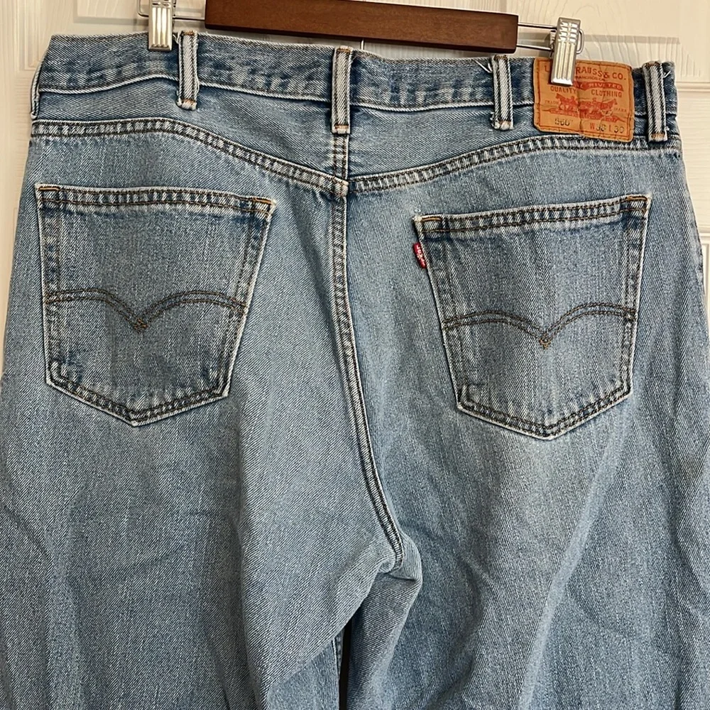 Levi’s Light Wash Distressed 560 Loose Fit Blue Jeans Men’s 38 x 30